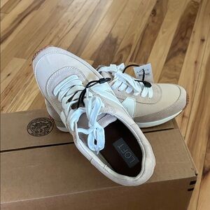 LOFT Cream and White Women's Sneakers